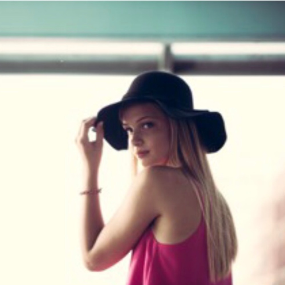 Meet your Posher, Frances